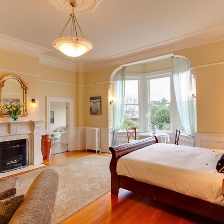 Fairholme Manor Inn Victoria Ngoại thất bức ảnh