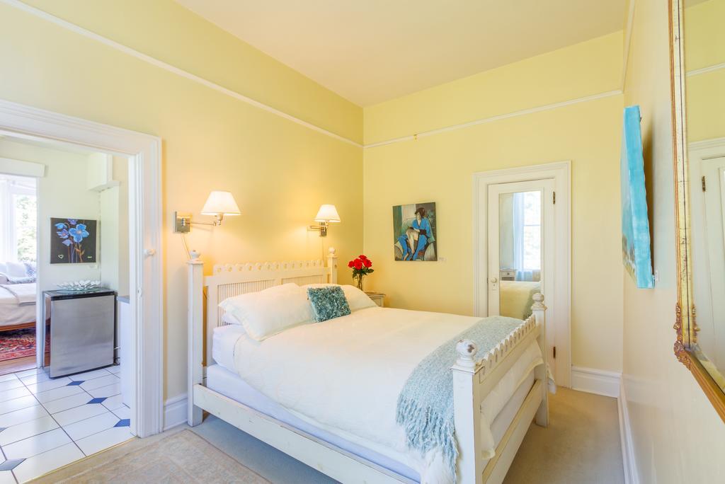 Fairholme Manor Inn Victoria Ngoại thất bức ảnh