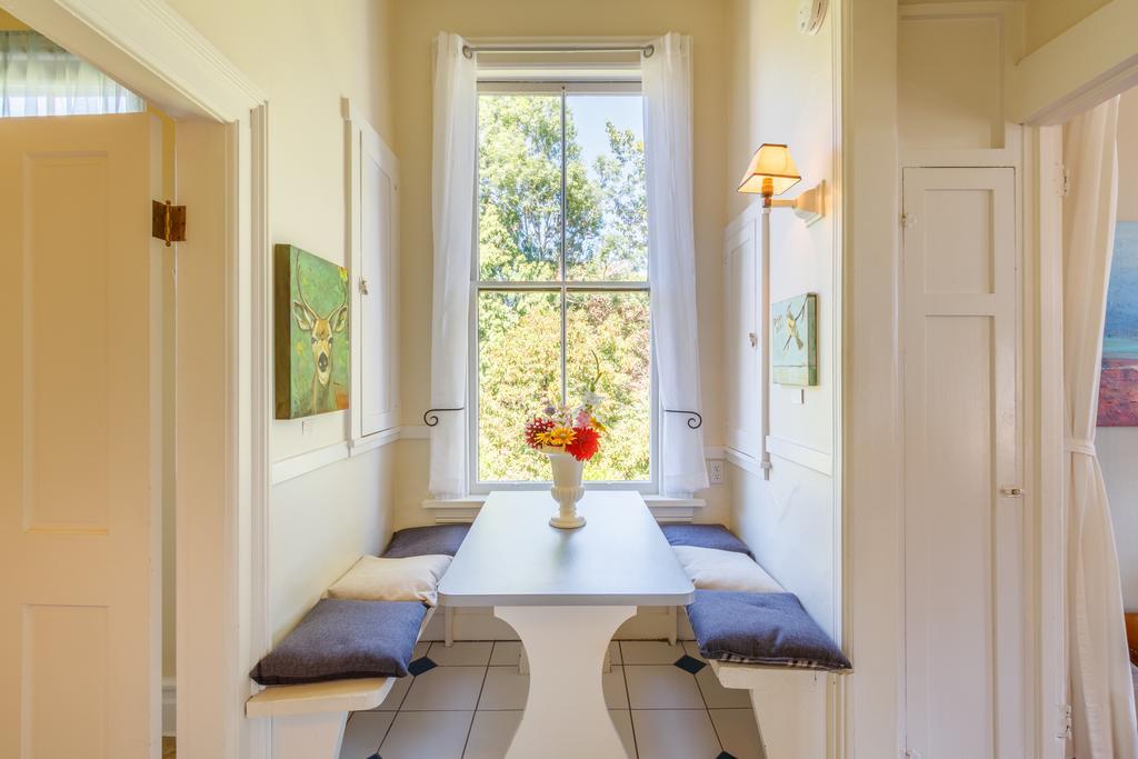 Fairholme Manor Inn Victoria Ngoại thất bức ảnh